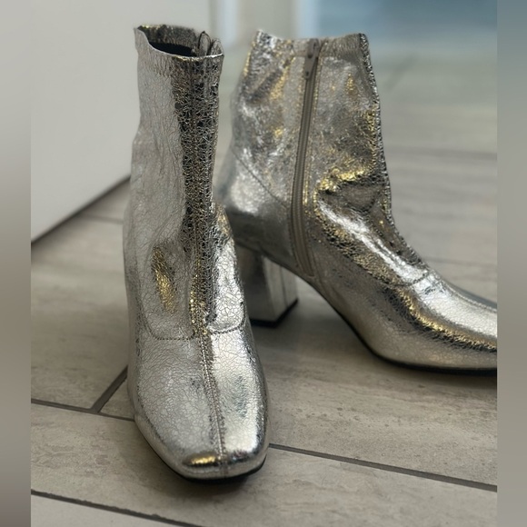 BC Footwear By Seychelles - Unforgettable Ankle Boot in Silver- size 8.5 - NWOB - Picture 3 of 13